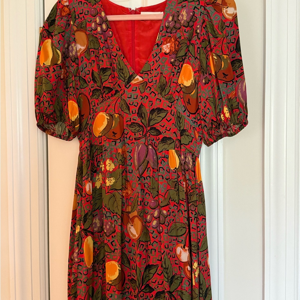 EUC Gwyneth Dress Highland Orchard Berry
Lulani Floral by Rhode - Picture 6 of 6